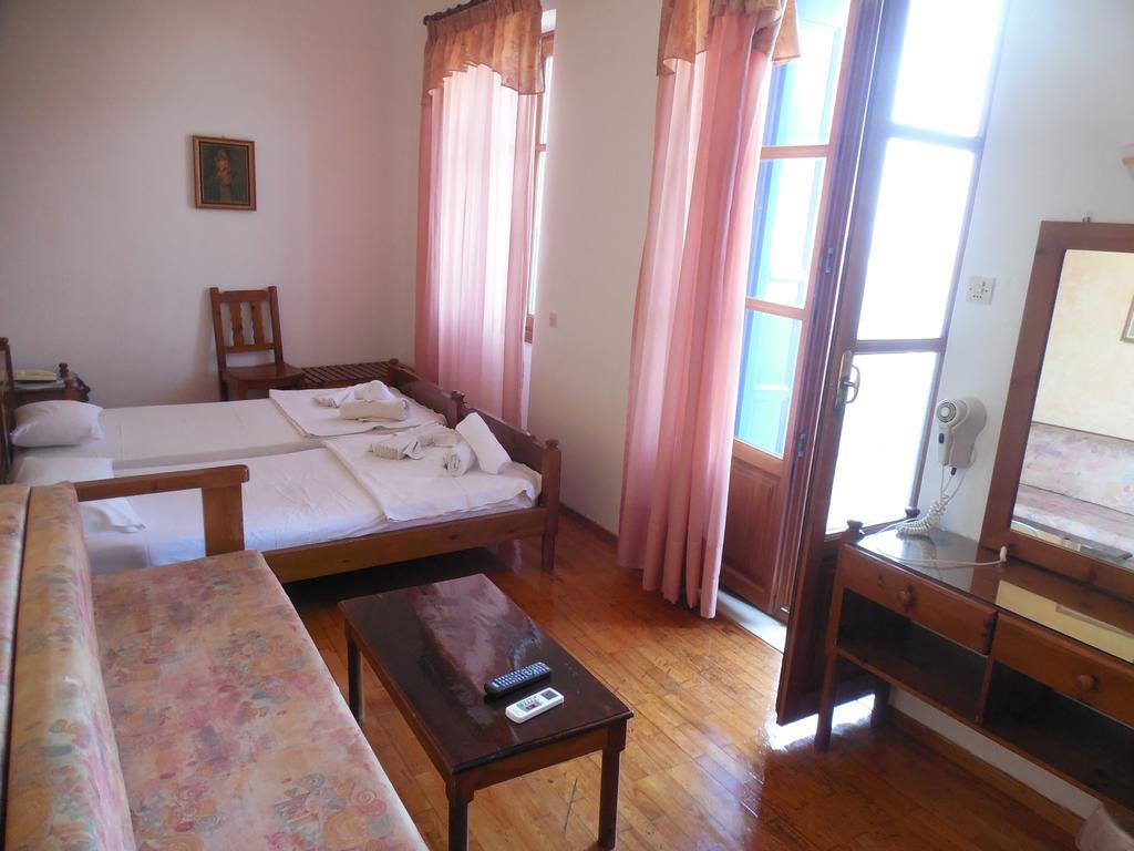 Adonis Rooms Skopelos Town Exterior photo